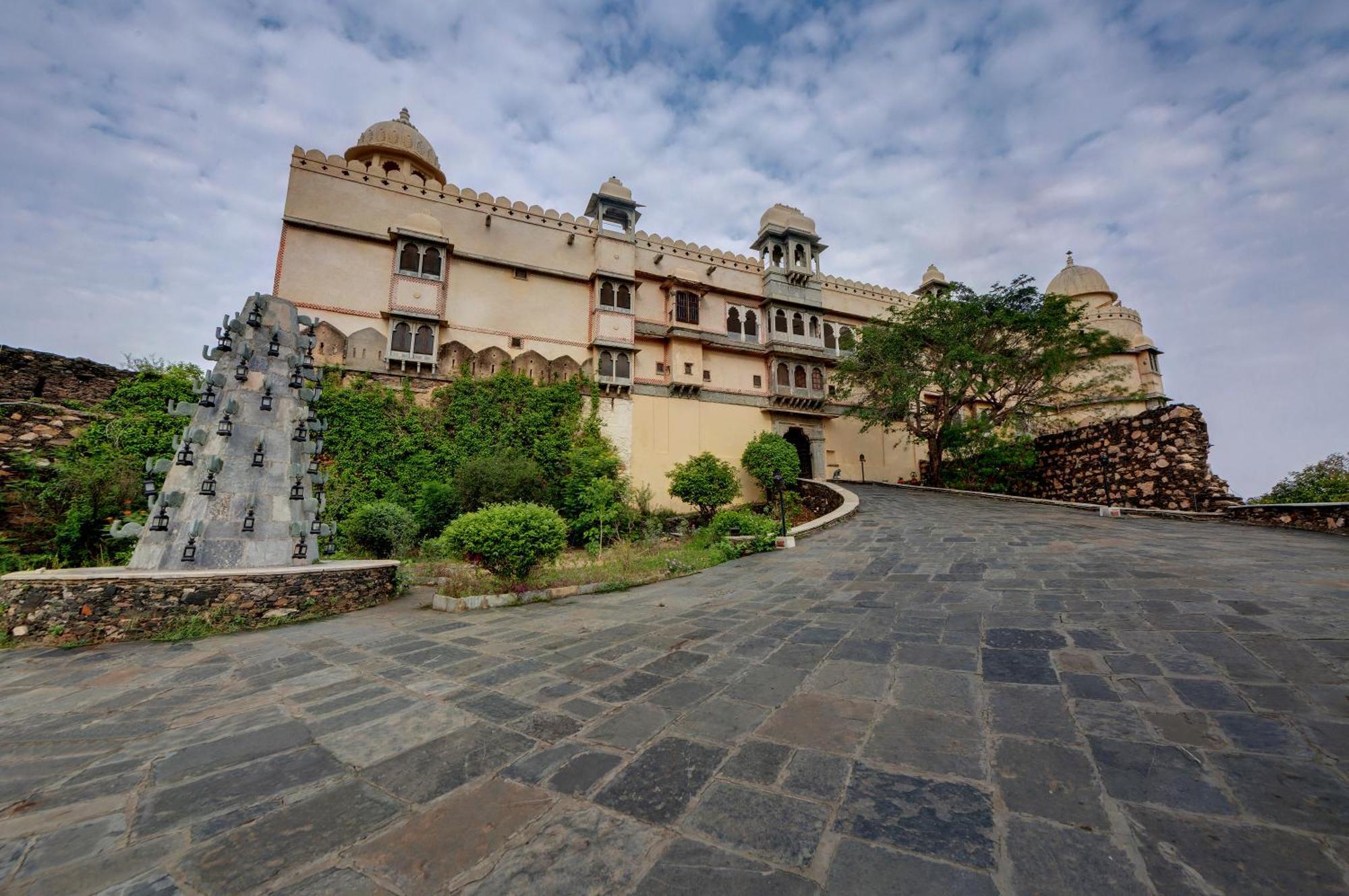 The Fern Bambora Fort, Bambora, Удайпур Екстериор снимка