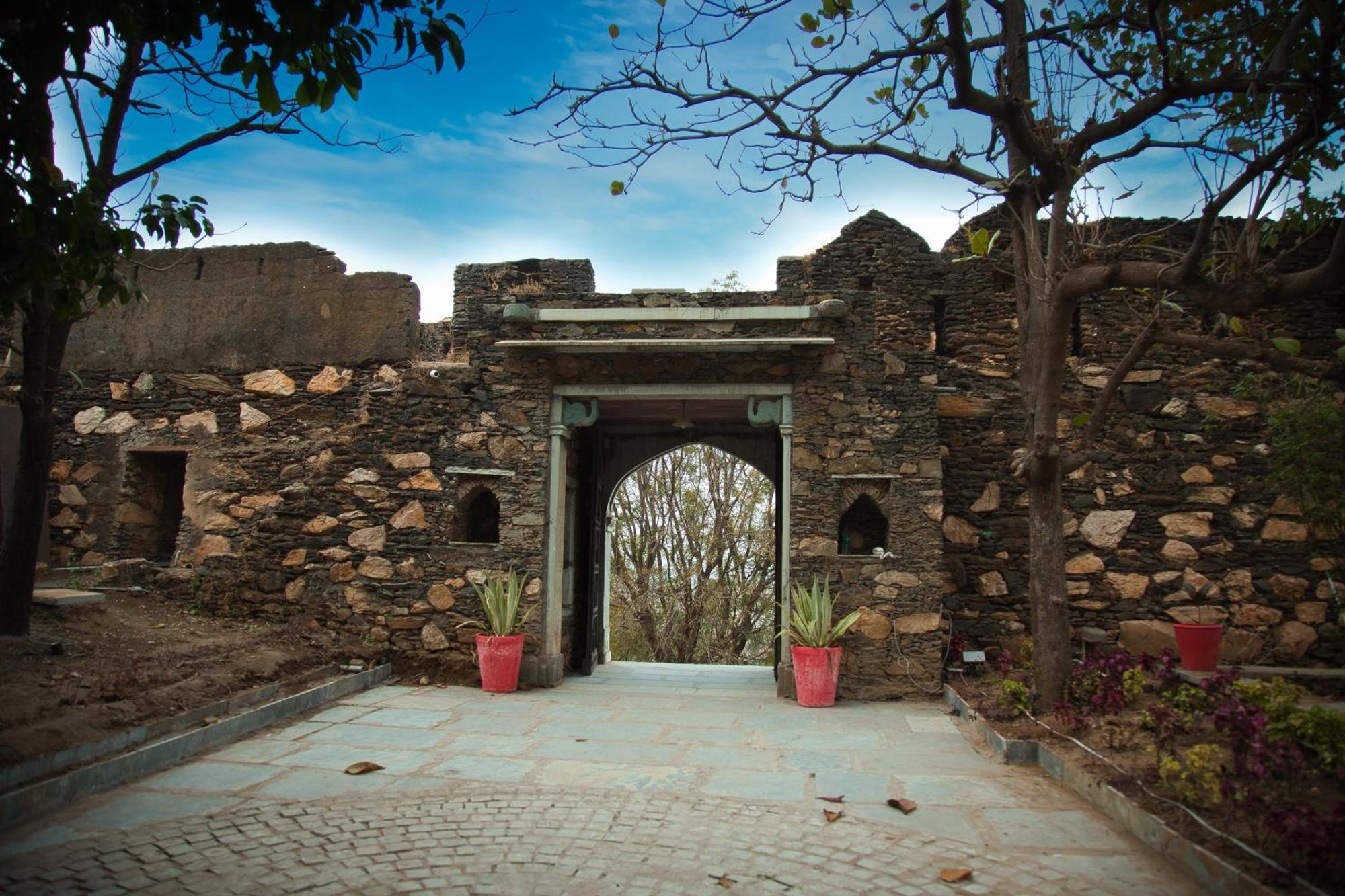 The Fern Bambora Fort, Bambora, Удайпур Екстериор снимка